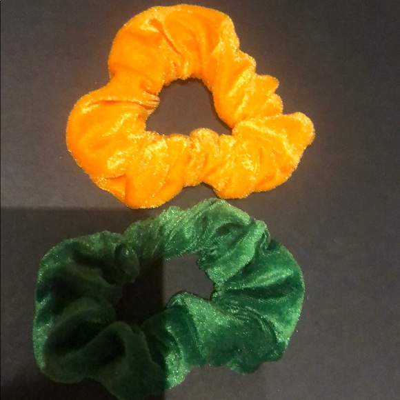 Set of four scrunchies - Picture 3 of 4